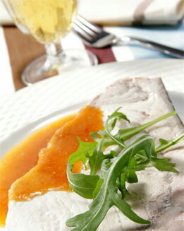 EMPERADOR CON SALSA ROMESCO
