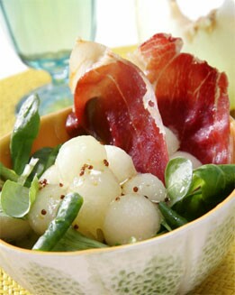 MELONES RELLENOS DE ENSALADA
