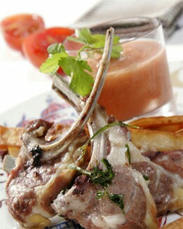 CHULETAS DE CORDERO CON SALMOREJO
