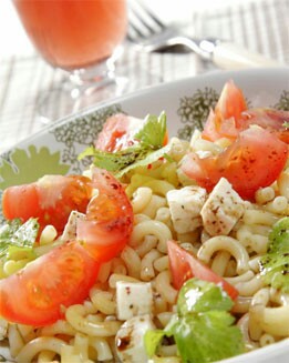 ENSALDA   CON QUESO FETA Y PASTA
