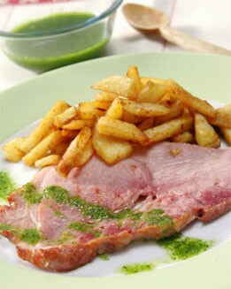 CHULETA SAJONIA CON SALSA DE PEREJIL