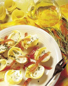 CARACOLAS RELLENAS CON SALSA DE TOMATE
