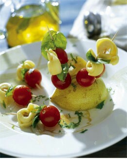PINCHITOS DE TORTELLINI Y TOMATITOS