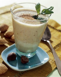 LECHE DE ALMENDRAS Y DÁTILES