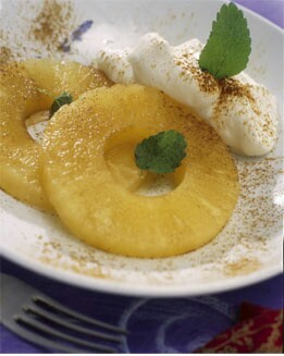 PIÑA FLAMBEADA CON RON