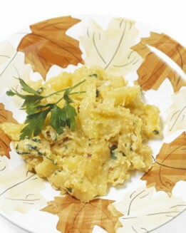 PATATAS A LO POBRE REVUELTAS CON HUEVOS