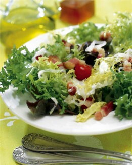 ENSALADA DE LECHUGAS CON BACÓN FRITO