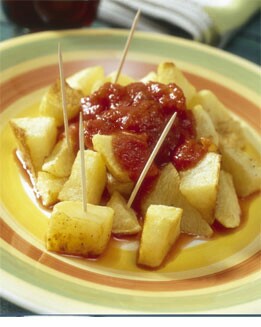 PATATAS CON SALSA DE TOMATE PICANTE