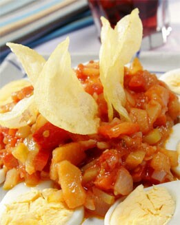 PISTO CON HUEVOS COCIDOS