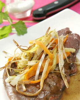 TERNERA A LA PLANCHA CON VERDURAS CRUJIENTES