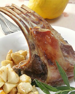 COSTILLAR  DE CORDERO CON MEMBRILLOS ASADOS