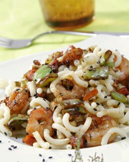 PASTA CON VEDURAS Y GAMBAS