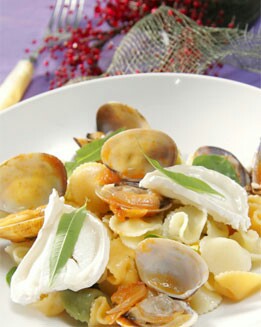 PASTA EN ENSALADA CON  ALMEJAS