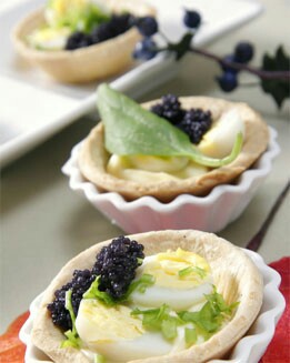 TARTALETAS DE HUEVOS DE CODORNIZ CON HUEVAS