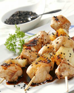 BROCHETAS DE PAVO  Y PIÑA