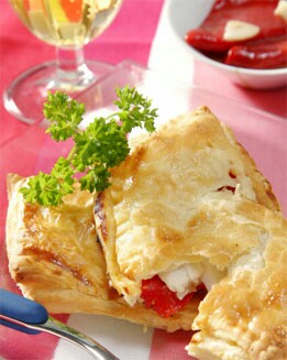 HOJALDRES DE BACALAO Y PIMIENTOS