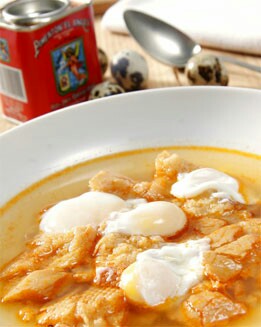 SOPA DE AJO CON HUEVOS DE CORDORNIZ ESCALFADOS
