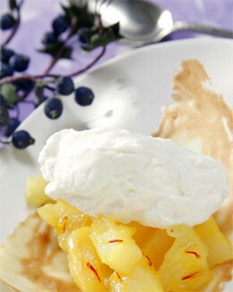 TEJAS CON PIÑA AL CAVA Y NATA
