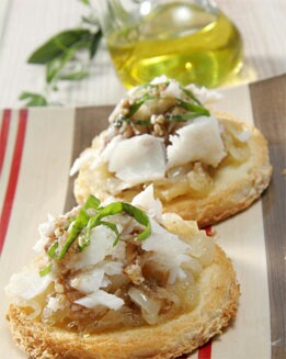 TOSTA  DE CEBOLLA Y BACALAO