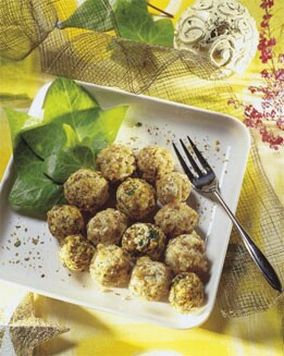CANAPÉS DE QUESO Y FRUTOS SECOS