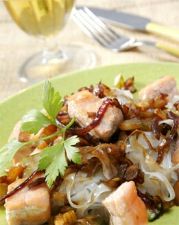 PASTA DE ARROZ CON SALMÓN