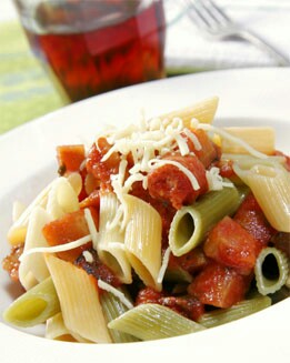 MACARRONES CON CHISTORRA  Y BERENJENAS