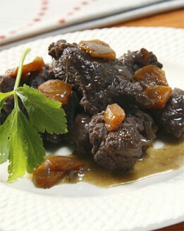 CARNE DE VACA EN SALSA DE VINO TINTO