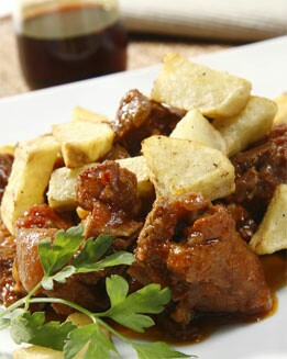 OLLA DE COSTILLAS CON PATATAS FRITAS