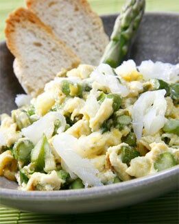 REVUELTO DE BACALAO CON ESPÁRRAGOS