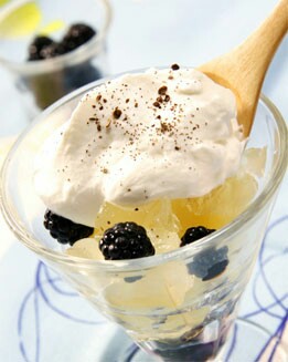 COPA DE PIÑA, NATA Y MORAS