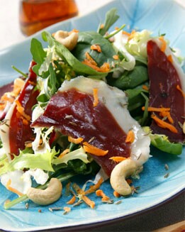 ENSALADA DE LECHUGAS CON PATO Y ANACARDOS
