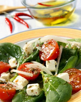ENSALADA DE TOMATES ESPINACAS Y QUESO FETA