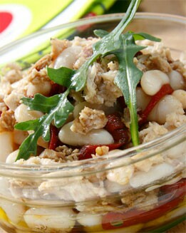 JUDÍAS EN ENSALADA CON PIMIENTOS Y ATÚN