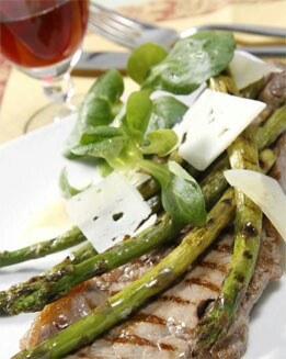 ENTRECOT DE TERNERA CON CANÓNIGOS Y QUESO