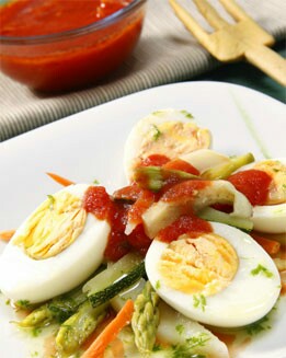 HUEVOS CON SALSA DE TOMATE AGRIDULCE