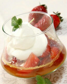 FRESAS EN ALMÍBAR DE NARANJA
