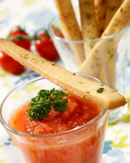 SALMOREJO CON BASTONES AROMÁTICOS