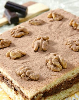 PASTEL DE BIZCOCHO Y CHOCOLATE