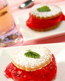 GELATINA DE FRESAS CON GALLETAS
