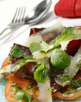 CARPACCIO DE TOMATE, CECINA Y CANÓNIGOS