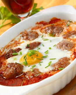 ALBÓNDIGAS CON TOMATE Y HUEVOS