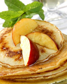 TORTITAS CON SALSA DE MIEL Y NARANJA