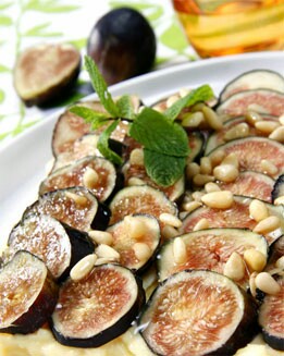 HOJALDRE DE HIGOS CON PIÑONES