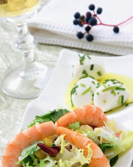 ENSALADA DE MARISCOS Y PERLAS DE MOZZARELLA