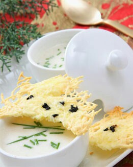 CREMA DE ALMENDRAS CON TOSTA DE QUESO