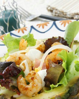 PIÑA RELLENA DE ENSALADA
