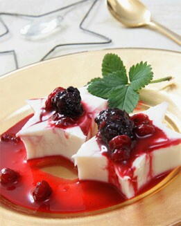 PANACOTA DE CANELA  Y FRUTAS ROJAS
