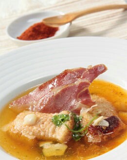 SOPA DE AJOS CON JAMÓN CRUJIENTE