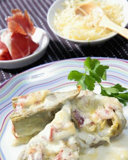 ALCAHOFAS CON BECHAMEL AL HORNO