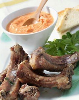COSTILLAS FRITAS CON SALSA DE TOMATE